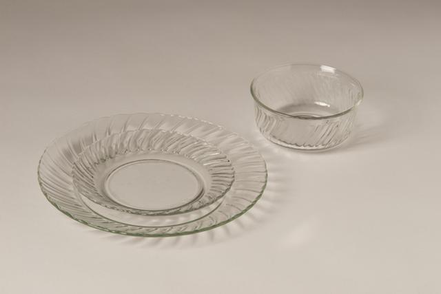 Clear Glass with Swirl Edge Dinner plate 10” - China