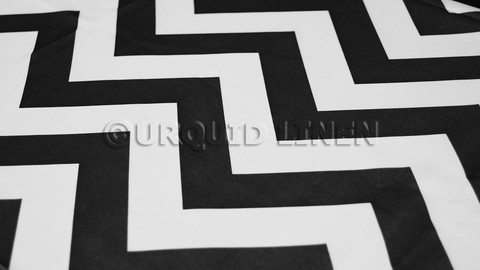 Chevron Lamour Black / White 18" x 108" 